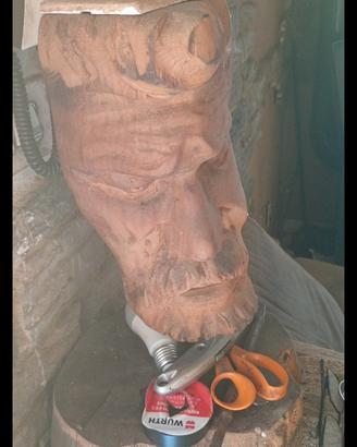 statua in legno 