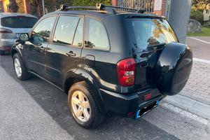 Toyota Rav 4 2.0 D 4X4 116CV Distribuzione