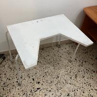 Tavolo sagomato su misura, con ruote