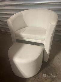 Poltrona IKEA con pouf