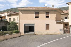 Porzione di casa indipendente in centro a Nuvolent