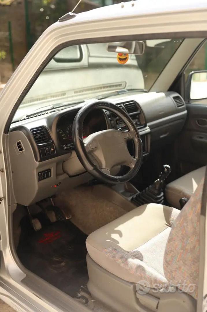 Suzuki Jimny 2000 photo 4