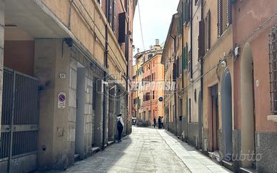 Posto Auto a Bologna Via Dè Coltelli 1 locali