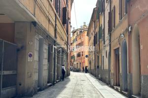Posto Auto a Bologna Via Dè Coltelli 1 locali