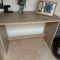 Scrivania + sedia a poltroncina