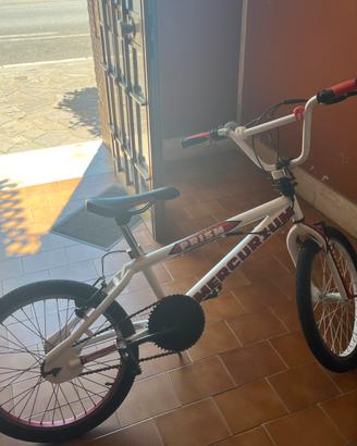 Bicicletta BMX Prism Mercurium – Bianca e Rossa