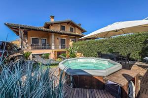 Villa di 190 m² con più di 5 locali a Roma