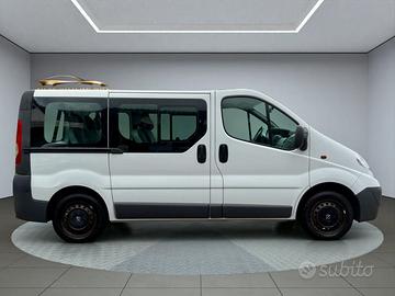 Opel Vivaro trasporto disabile 6 posti +1 - 2009