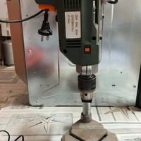 Banco con trapano, piu trapano rosso e smeri