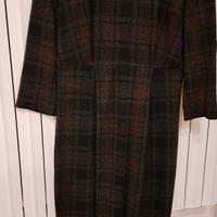 Abito midi con maniche 3/4. 