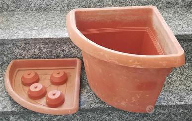 Vaso angolare in plastica + sottovaso piante fiori