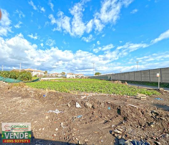 Terreno pianeggiante al centro di Torre Archirafi