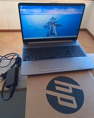 HP 250 15,6" FHD 8-core i5-10gen 16GB 750GB MVMe