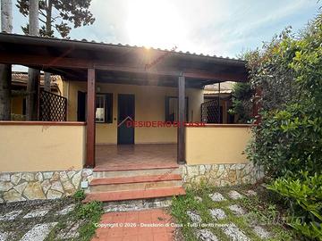 Casa, Campofelice di Roccella.