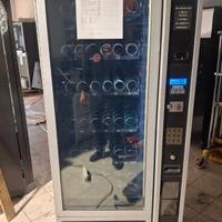 distributore automatico bibite e snack 