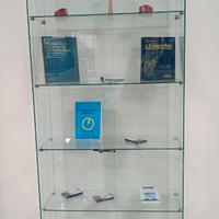 Vetrina / vetrinetta, 5 ripiani, con chiave