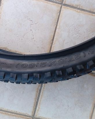 un copertone mtb CST PATROL 27,5x2.60