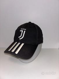 Cappello Adidas Juventus Nero con 3 Strisce