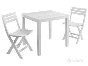Set resina con sedie pieghevoli club bianco