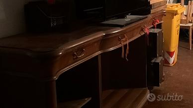 Credenza in legno massiccio