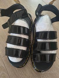 Sandali DR Martens mai usato, n.38