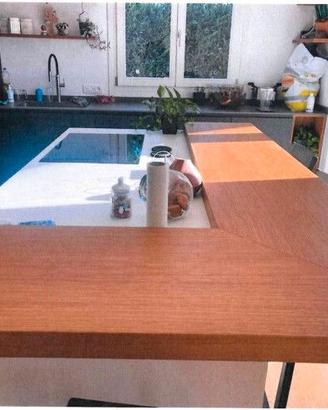 Mobili cucina di qualità con bancone impiallaciato