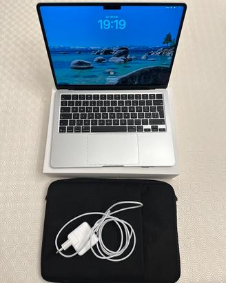 MacBook Air 13” M4 16 GB,512 GB SSD Argento