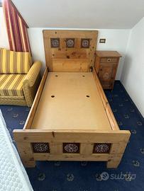 Arredo camera: letto, divano e appendiabiti