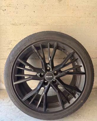 Cerchioni MAK con gomme estive