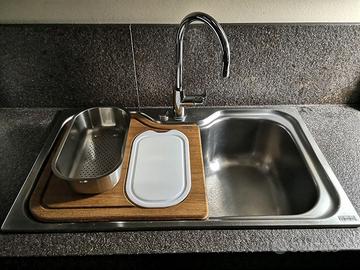 tagliere in legno e polietilene con vaschetta inox