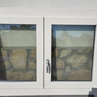 Finestra beige usata in mostra 