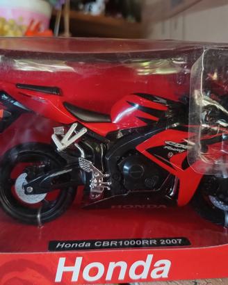 modellino di Moto Honda CBR1000RR  rossa 2007