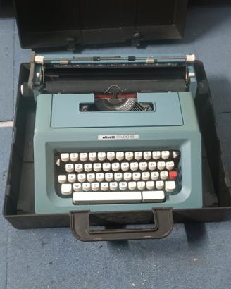 Macchina da scrivere olivetti