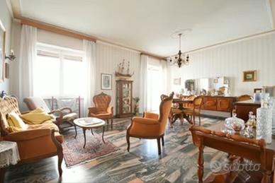 Ampio pentavano luminoso