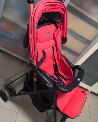 Passeggino Chicco leggero e compatto