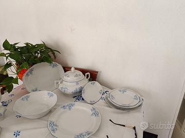 Servizio di piatti per 12 con tazze da te e caffè