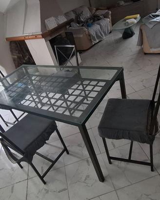 TAVOLO IN FERRO E VETRO CON SEI SEDIE