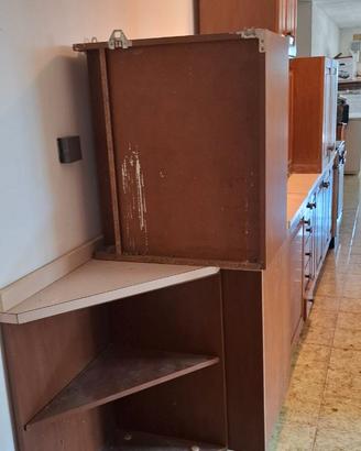 Cucina con fornelli
