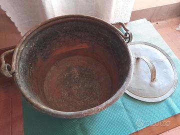Paiolo in rame con coperchio allo stato grezzo