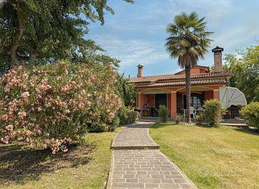 Villa singola con 10.000 mq. di terreno