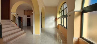 BARONISSI abitazione su 2 livelli e ampio giardino