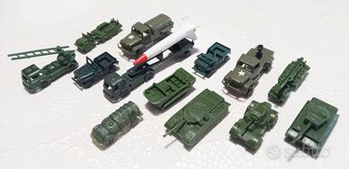 Lotto mezzi militari in scala piccola VINTAGE