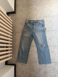 Jeans azzurri strappati