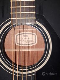 chitarra acustica YAMAHA