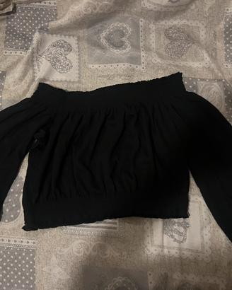 Top nero a maniche lunghe con spalle scoperte