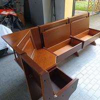 Panca ad angolo in noce scuro con sedute apribili