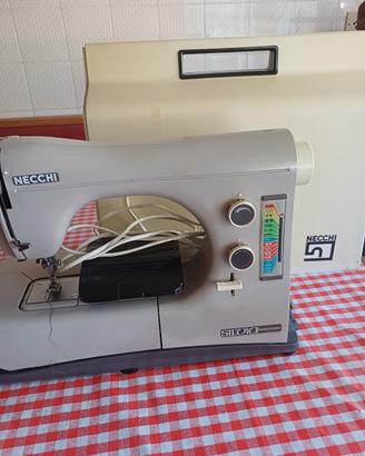 macchina da cucire necchi