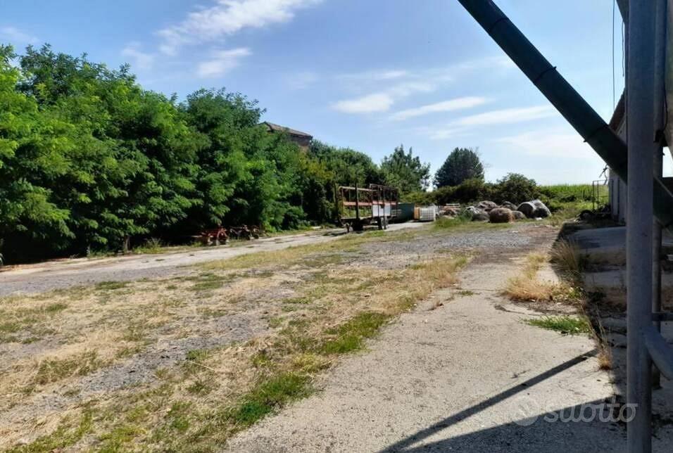 Immobile in asta di 5990 m² a Malagnino - Vista 2