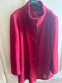 Cappotto rosso.
