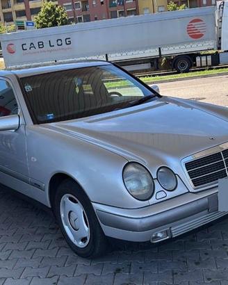 Mercedes w210 e200 04/1996 trentennale no bollo